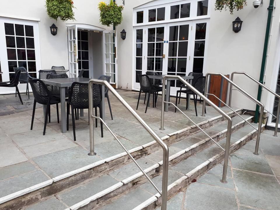 The George Hotel Wetherspoon Brecon Esterno foto