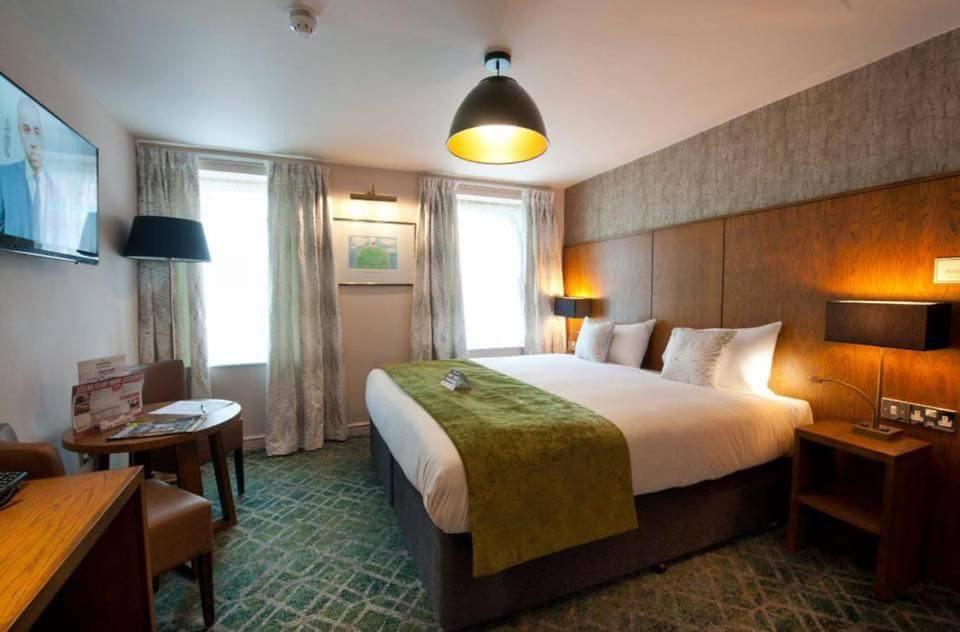The George Hotel Wetherspoon Brecon Esterno foto