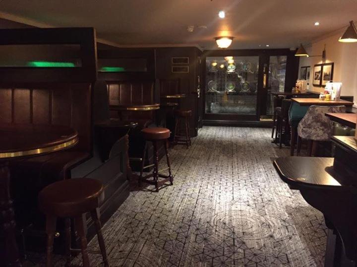 The George Hotel Wetherspoon Brecon Esterno foto